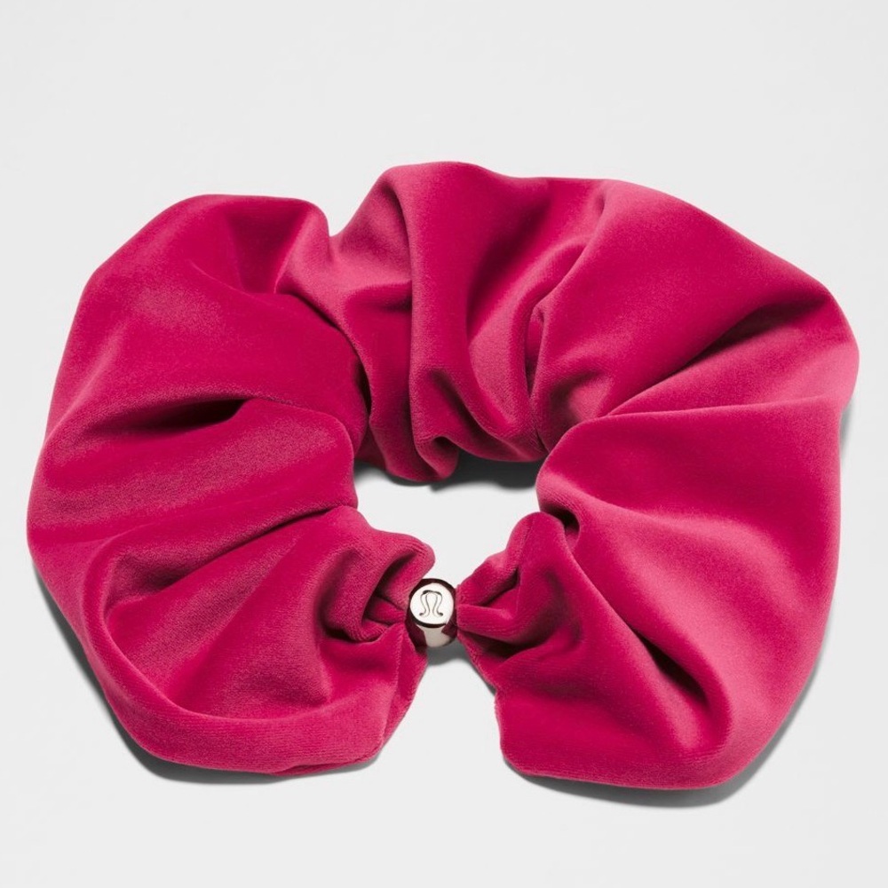 🆕 LULULEMON Uplifting Oversized Scrunchie Velvet Berry Rumble NWT - Picture 1 of 9